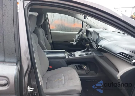 2021 Toyota Sienna Le z USA, uszkodzony, nr VIN 5TDKRKEC4MS046608